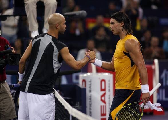Rafael Nadal (Spanien, re.) gratuliert James Blake (USA) Tennis WM Herren Masters Cup 2006, MastersCup, ATP WM, Tour, Series Gruppe Shanghai Kameradschaft, Tennis WM Herren Masters Cup 2006, MastersCup, ATP WM, Tour, Series Gruppe Shanghai Kameradschaft,