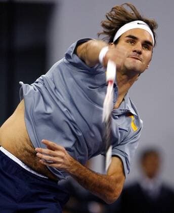 Roger Federer (Schweiz) - Aufschlag - Tennis Herren Masters Cup 2006, MastersCup, ATP WM, Tour, Series Einzelbild Shanghai Dynamik, Tennis Herren Masters Cup 2006, MastersCup, ATP WM, Tour, Series Einzelbild Shanghai Dynamik,