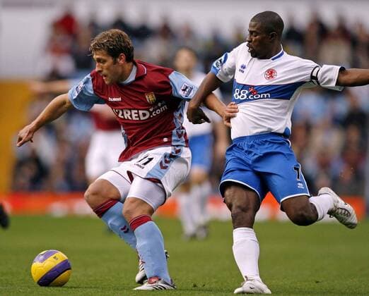 Stilian Petrov (Aston Villa, li.) gegen George Boateng (Middlesbrough) - EDITORIAL USE ONLY. No use with unauthorised audio, video, data, fixture lists, club league logos or live services. Online in-match use limited to 120 images, no video emulation. No use in betting, games or single club league player publications. Fußball Herren English Premier League 2006 2007, 1. Englische Liga, Aston Villa - Middlesbrough FC Gruppe Birmingham Dynamik, Fußball Herren English Premier League 2006 2007, 1. Englische Liga, Aston Villa - Middlesbrough FC Gruppe Birmingham Dynamik,