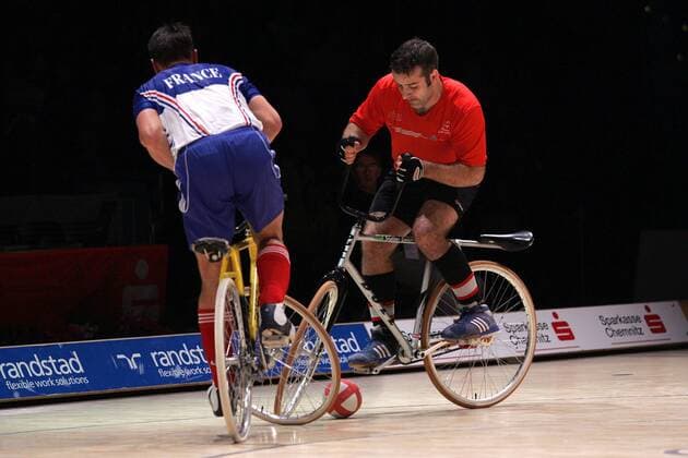 Dietmar Schneider Simon König (Österreich) gegen Jacques Ohl Stephan Bauer (Frankreich) Radsport WM Herren Weltmeisterschaft 2006, Länderspiel, Nationalteam, Nationaltrikot, Radball, Hallenradsport, Halle Gruppe Chemnitz Radsport WM Herren Weltmeisterschaft 2006, Länderspiel, Nationalteam, Nationaltrikot, Radball, Hallenradsport, Halle Gruppe Chemnitz