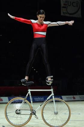 Sarah Kohl (Österreich) Radsport WM Damen WM 2006, Hallenradsport, Halle, Indoor, Kunstradfahren, Kunstrad, Kunstfahren, Nationaltrikot, Einer Einzelbild Chemnitz Radsport WM Damen WM 2006, Hallenradsport, Halle, Indoor, Kunstradfahren, Kunstrad, Kunstfahren, Nationaltrikot, Einer Einzelbild Chemnitz