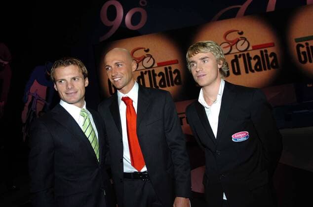 Präsentation der Streckenführung des Giro dItalia 2007, v.li.: Danilo di Luca, Stefano Garzelli (beide Liquigas Bianchi) und Damiano Cunego (Lampre alle Italien) - Radsport Herren Vorschau 2006, 90. Giro dItalia 2007, d Italia, ProTour, Straßenradsport, Straße, Rad, Vorstellung Gruppe Mailand Radsport Herren Vorschau 2006, 90. Giro dItalia 2007, d Italia, ProTour, Straßenradsport, Straße, Rad, Vorstellung Gruppe Mailand