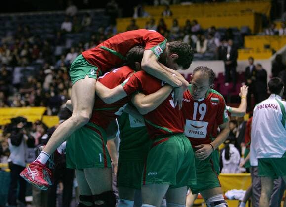 Schlußjubel Bulgarien, u.a. Hristo Tsvetanov (oben auf) und Daniel Peev (re.) - Volleyball WM Herren FIVB World Grand Prix 2006, Nationalteam, Nationaltrikot, Länderspiel, Spiel um Platz Drei, 3 Gruppe Tokyo Freude, Volleyball WM Herren FIVB World Grand Prix 2006, Nationalteam, Nationaltrikot, Länderspiel, Spiel um Platz Drei, 3 Gruppe Tokyo Freude,