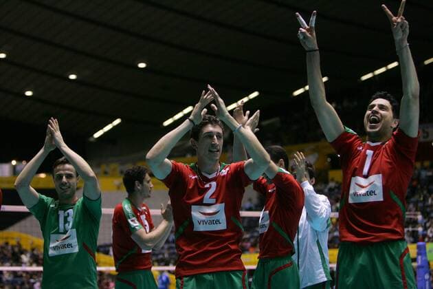 Schlußjubel Bulgarien, v.re. Evgeni Ivanov, Hristo Tsvetanov (Mitte) und Teodor Salparov - Volleyball WM Herren FIVB World Grand Prix 2006, Nationalteam, Nationaltrikot, Länderspiel,Spiel um Platz Drei, 3 Gruppe Tokyo Freude, Begeisterung, Volleyball WM Herren FIVB World Grand Prix 2006, Nationalteam, Nationaltrikot, Länderspiel,Spiel um Platz Drei, 3 Gruppe Tokyo Freude, Begeisterung,