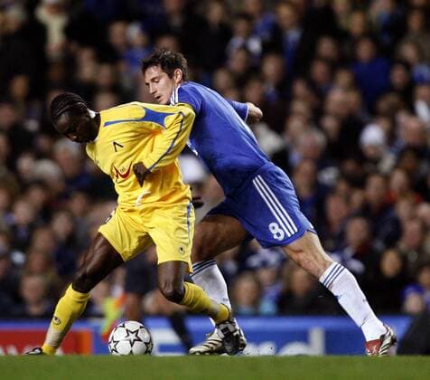 Frank Lampard (re., Chelsea) gegen Richard Eromoigbe (Levski Sofia) - EDITORIAL USE ONLY. No use with unauthorised audio, video, data, fixture lists, club league logos or live services. Online in-match use limited to 120 images, no video emulation. No use in betting, games or single club league player publications. Fußball EC 1 Herren Champions League 2006 2007, Chelsea FC London - PFK Levski Sofia, Vdig Gruppe London Dynamik, Fußball EC 1 Herren Champions League 2006 2007, Chelsea FC London - PFK Levski Sofia, Vdig Gruppe London Dynamik,