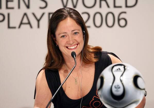 Renate Lingor (Deutschland 1. FFC Frankfurt) während der Pressekonferenz zur FIFA World Womens Player Gala 2006 - Fußball Damen Wahl zum Weltfußballer des Jahres 2006, Weltfußballerin, Weltverband, Weltfußballverband, Vdig Einzelbild Frauen, Frauenfußball Zürich Freude, Fußball Damen Wahl zum Weltfußballer des Jahres 2006, Weltfußballerin, Weltverband, Weltfußballverband, Vdig Einzelbild Frauen, Frauenfußball Zürich Freude,