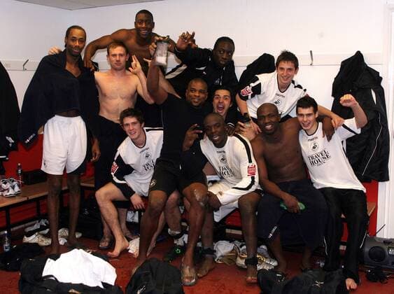 Swansea City feiert in der Kabine den Auswärtssieg beim Erstligisten im FA Cup - Fußball Herren English FA Cup 2006 2007, Englischer Pokal, Swansea City, Vdig Totale Sheffield Freude, Begeisterung, Fußball Herren English FA Cup 2006 2007, Englischer Pokal, Swansea City, Vdig Totale Sheffield Freude, Begeisterung,