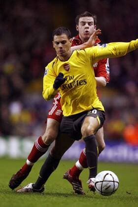 Jeremie Aliadiere (Arsenal, li.) gegen Danny Guthrie (Liverpool) - EDITORIAL USE ONLY. No use with unauthorised audio, video, data, fixture lists, club league logos or live services. Online in-match use limited to 120 images, no video emulation. No use in betting, games or single club league player publications. Fußball Herren Carling Cup 2006 2007, Englischer Ligapokal, Pokal, Pokalspiel, League Gruppe o0 English Premier League, 1. Englische Liga Liverpool Dynamik, Fußball Herren Carling Cup 2006 2007, Englischer Ligapokal, Pokal, Pokalspiel, League Gruppe o0 English Premier League, 1. Englische Liga Liverpool Dynamik,