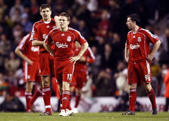 Abgang Liverpool - v.li. Steven Gerrard, Craig Bellamy und Robbie Fowler - EDITORIAL USE ONLY. No use with unauthorised audio, video, data, fixture lists, club league logos or live services. Online in-match use limited to 120 images, no video emulation. No use in betting, games or single club league player publications. Fußball Herren Carling Cup 2006 2007, Englischer Ligapokal, Pokal, Pokalspiel, League Gruppe o0 English Premier League, 1. Englische Liga Liverpool Enttäuschung, Fußball Herren Carling Cup 2006 2007, Englischer Ligapokal, Pokal, Pokalspiel, League Gruppe o0 English Premier League, 1. Englische Liga Liverpool Enttäuschung,
