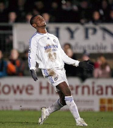 Salomon Kalou (Chelsea) enttäuscht - EDITORIAL USE ONLY. No use with unauthorised audio, video, data, fixture lists, club league logos or live services. Online in-match use limited to 120 images, no video emulation. No use in betting, games or single club league player publications. Fußball Herren Carling Cup 2006 2007, Englischer Ligapokal, Pokal, Pokalspiel, League, Halbfinale Einzelbild Wycombe Enttäuschung, Fußball Herren Carling Cup 2006 2007, Englischer Ligapokal, Pokal, Pokalspiel, League, Halbfinale Einzelbild Wycombe Enttäuschung,