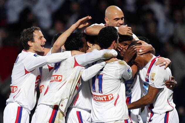 Torjubel Lyon - (pan18250) Fußball Herren Coupe de la Ligue 2006 2007, Französischer Pokal, Pokalspiel, Halbfinale, Olympique Lyonnais, OL Gruppe Ligue 1, 1. Französische Liga Lyon Begeisterung, Freude, Kameradschaft Fußball Herren Coupe de la Ligue 2006 2007, Französischer Pokal, Pokalspiel, Halbfinale, Olympique Lyonnais, OL Gruppe Ligue 1, 1. Französische Liga Lyon Begeisterung, Freude, Kameradschaft