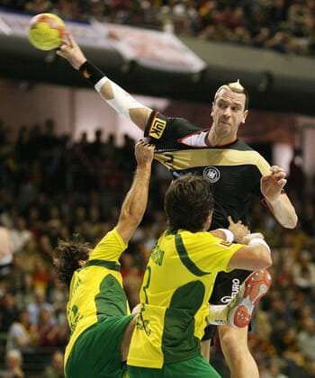 Pascal Hens (Deutschland) am Ball Handball WM Herren Weltmeisterschaft 2007, Länderspiel, Nationalteam, Nationaltrikot, Eröffnungsspiel Gruppe Berlin Dynamik, Kampf, Überlegenheit Handball WM Herren Weltmeisterschaft 2007, Länderspiel, Nationalteam, Nationaltrikot, Eröffnungsspiel Gruppe Berlin Dynamik, Kampf, Überlegenheit