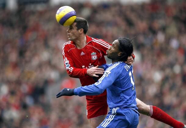 Jamie Carragher (Liverpool, li.) gegen Didier Drogba (Chelsea) - EDITORIAL USE ONLY. No use with unauthorised audio, video, data, fixture lists, club league logos or live services. Online in-match use limited to 120 images, no video emulation. No use in betting, games or single club league player publications. Fußball Herren English Premier League 2006 2007, 1. Englische Liga, Liverpool FC - Chelsea FC London 2:0 Gruppe Liverpool Dynamik, Fußball Herren English Premier League 2006 2007, 1. Englische Liga, Liverpool FC - Chelsea FC London 2:0 Gruppe Liverpool Dynamik,