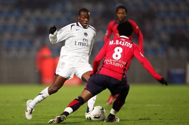 Youssuf Mulumbu (Paris St. Germain, li.) gegen Michel Bastos (Lille) - (pan18386) Fußball Herren Ligue 1 2006 2007, 1. Französische Liga, OSC Lille - Paris Saint Germain, PSG, St. Gruppe Lille Dynamik, Fußball Herren Ligue 1 2006 2007, 1. Französische Liga, OSC Lille - Paris Saint Germain, PSG, St. Gruppe Lille Dynamik,