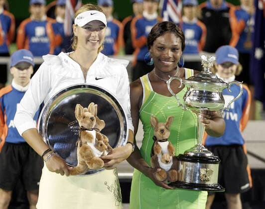 Siegerehrung Australian Open 2007: Finalistin Maria Sharapova (Russland, li.) und Siegerin Serena Williams (USA) Tennis Damen Australian Open 2007, WTA Tor, Grand Slam, Finale, Endspiel Gruppe Melbourne Freude, Tennis Damen Australian Open 2007, WTA Tor, Grand Slam, Finale, Endspiel Gruppe Melbourne Freude,