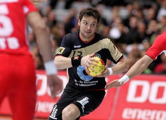 Markus Baur (Deutschland) im Duell Handball WM Herren WM 2007, Länderspiel, Nationalteam, Gruppe I, Nationaltrikot Einzelbild Dortmund Dynamik, Handball WM Herren WM 2007, Länderspiel, Nationalteam, Gruppe I, Nationaltrikot Einzelbild Dortmund Dynamik,