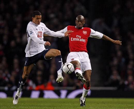 Jermaine Jenas (Tottenham Hotspurs, li.) gegen Vassiriki Abou Diaby (Arsenal) - EDITORIAL USE ONLY. No use with unauthorised audio, video, data, fixture lists, club league logos or live services. Online in-match use limited to 120 images, no video emulation. No use in betting, games or single club league player publications. Fußball Herren Carling Cup 2006 2007, Englischer Ligapokal, Pokal, Pokalspiel, English Premier League, Spurs Gruppe London Dynamik, Fußball Herren Carling Cup 2006 2007, Englischer Ligapokal, Pokal, Pokalspiel, English Premier League, Spurs Gruppe London Dynamik,
