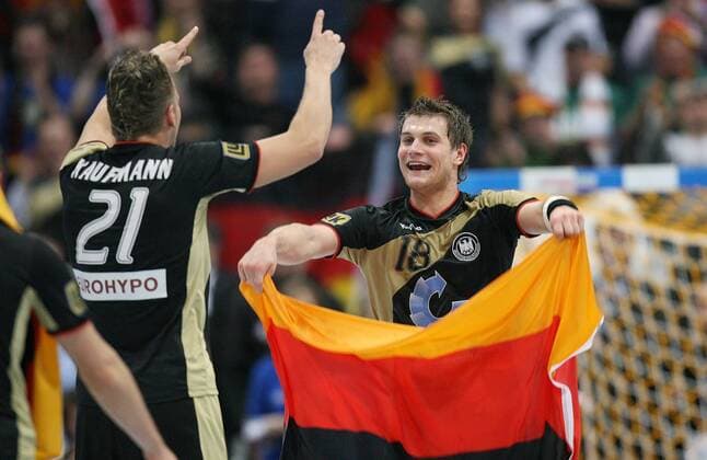 Michael Kraus (re.) und Lars Kaufmann (beide Deutschland) jubeln über den Finaleinzug Handball WM Herren WM 2007, Länderspiel, Nationalteam, Nationaltrikot, Halbfinale, Deutschland Gruppe Köln Glück, Komik, Begeisterung, Freude, Handball WM Herren WM 2007, Länderspiel, Nationalteam, Nationaltrikot, Halbfinale, Deutschland Gruppe Köln Glück, Komik, Begeisterung, Freude,