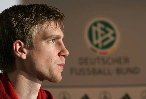 Per Mertesacker (Deutschland) nachdenklich Fußball Herren Nationalteam 2007, Pressekonferenz, PK, Pressetermin, Porträt Düsseldorf Nachdenklichkeit, Fußball Herren Nationalteam 2007, Pressekonferenz, PK, Pressetermin, Porträt Düsseldorf Nachdenklichkeit,