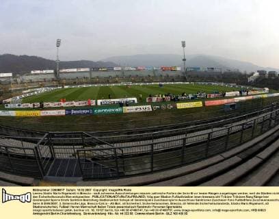 Leeres Stadio Mario Rigamonti in Brescia - nach schweren Ausschreitungen müssen zahlreiche Partien der Serie B vor leeren Rängen ausgetragen werden, weil die Stadien nicht den Sicherheitsvorschriften entsprechen - Fußball Herren Serie B 2006 2007, 2. Italienische Liga, Brescia Calcio - AS Bari, o0 Sicherheit, Sicherheitsnormen, Totale Stadio Mario Rigamonti, o0 Stadionsicherheit, Brescia, o0 fehlende Sicherheitsstandards, Fußball Herren Serie B 2006 2007, 2. Italienische Liga, Brescia Calcio - AS Bari, o0 Sicherheit, Sicherheitsnormen, Totale Stadio Mario Rigamonti, o0 Stadionsicherheit, Brescia, o0 fehlende Sicherheitsstandards,