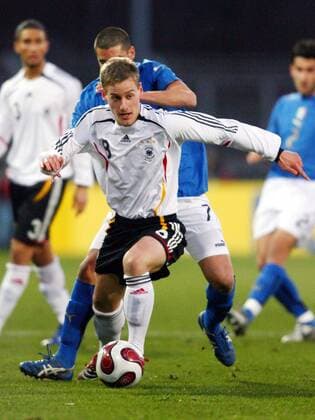 Sören Halfar (Deutschland U21, vorn) im Duell - Fußball Länderspiel Herren Freundschaftsspiel 2007, Nationalteam, Nationaltrikot, Test, Testspiel, U21, U 21 Gruppe Deutschland - Italien Reutlingen Dynamik, Fußball Länderspiel Herren Freundschaftsspiel 2007, Nationalteam, Nationaltrikot, Test, Testspiel, U21, U 21 Gruppe Deutschland - Italien Reutlingen Dynamik,