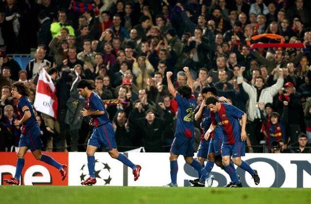 Torjubel FC Barcelona - Torschütze Deco läßt sich vom Publikum feiern - (pan18955) Fußball EC 1 Herren Champions League 2006 2007, FC Barcelona, Barca, Achtelfinale Totale Barcelona Freude, Begeisterung, Fußball EC 1 Herren Champions League 2006 2007, FC Barcelona, Barca, Achtelfinale Totale Barcelona Freude, Begeisterung,