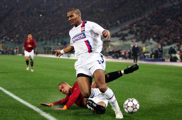 Florent Malouda (Lyon, vorn) gegen Matteo Ferrari (AS Rom) - (pan18956) Fußball EC 1 Herren Champions League 2006 2007, AS Rom - Olympique Lyonnais 0:0, OL, Roma Gruppe Rom Dynamik, Kampf, Fußball EC 1 Herren Champions League 2006 2007, AS Rom - Olympique Lyonnais 0:0, OL, Roma Gruppe Rom Dynamik, Kampf,