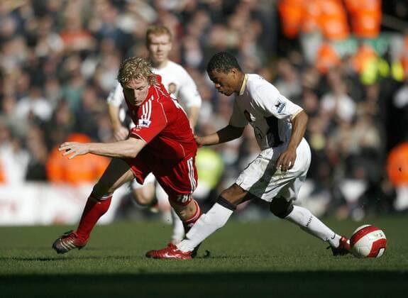 Dirk Kuyt (Liverpool, li.) gegen Patrice Evra (Manchester United) - EDITORIAL USE ONLY. No use with unauthorised audio, video, data, fixture lists, club league logos or live services. Online in-match use limited to 120 images, no video emulation. No use in betting, games or single club league player publications. Fußball Herren English Premier League 2006 2007, 1. Englische Liga, FC Liverpool - Manchester United 0:1, ManU Gruppe Liverpool Dynamik, Fußball Herren English Premier League 2006 2007, 1. Englische Liga, FC Liverpool - Manchester United 0:1, ManU Gruppe Liverpool Dynamik,