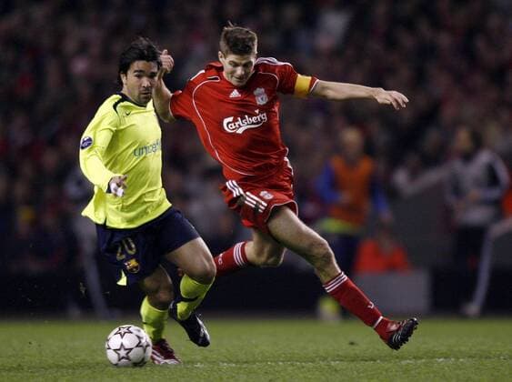 Steven Gerrard (Liverpool, re.) gegen Deco (FC Barcelona) - EDITORIAL USE ONLY. No use with unauthorised audio, video, data, fixture lists, club league logos or live services. Online in-match use limited to 120 images, no video emulation. No use in betting, games or single club league player publications. Fußball EC 1 Herren Champions League 2006 2007, Liverpool FC - FC Barcelona 0:1, Barca Gruppe o0 Achtelfinale Liverpool Dynamik, Fußball EC 1 Herren Champions League 2006 2007, Liverpool FC - FC Barcelona 0:1, Barca Gruppe o0 Achtelfinale Liverpool Dynamik,