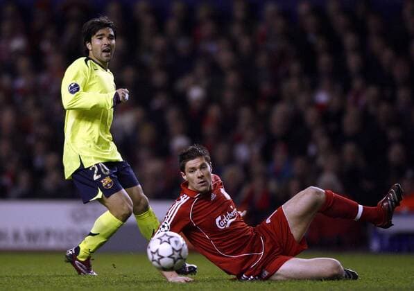 Deco (FC Barcelona, li.) gegen Xabi Alonso (Liverpool) - EDITORIAL USE ONLY. No use with unauthorised audio, video, data, fixture lists, club league logos or live services. Online in-match use limited to 120 images, no video emulation. No use in betting, games or single club league player publications. Fußball EC 1 Herren Champions League 2006 2007, Liverpool FC - FC Barcelona 0:1, Barca Gruppe o0 Achtelfinale Liverpool Dynamik, Fußball EC 1 Herren Champions League 2006 2007, Liverpool FC - FC Barcelona 0:1, Barca Gruppe o0 Achtelfinale Liverpool Dynamik,