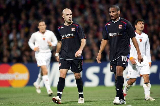 Florent Malouda (re.) und Cris (beide Lyon) enttäuscht - (pan19187) Fußball EC 1 Herren Champions League 2006 2007, Olympique Lyonnais - AS Rom 0:2, OL, Roma Gruppe o0 Achtelfinale Lyon Enttäuschung, Nachdenklichkeit, Fußball EC 1 Herren Champions League 2006 2007, Olympique Lyonnais - AS Rom 0:2, OL, Roma Gruppe o0 Achtelfinale Lyon Enttäuschung, Nachdenklichkeit,