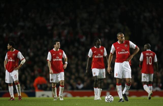 Thierry Henry (Arsenal, re.) enttäuscht - EDITORIAL USE ONLY. No use with unauthorised audio, video, data, fixture lists, club league logos or live services. Online in-match use limited to 120 images, no video emulation. No use in betting, games or single club league player publications. Fußball EC 1 Herren Champions League 2006 2007, FC Arsenal London Gruppe London Enttäuschung, Fußball EC 1 Herren Champions League 2006 2007, FC Arsenal London Gruppe London Enttäuschung,