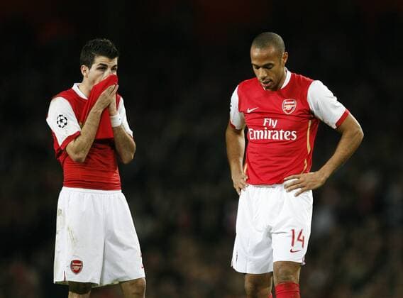 Thierry Henry (re.) und Cesc Fabregas (beide Arsenal) enttäuscht - EDITORIAL USE ONLY. No use with unauthorised audio, video, data, fixture lists, club league logos or live services. Online in-match use limited to 120 images, no video emulation. No use in betting, games or single club league player publications. Fußball EC 1 Herren Champions League 2006 2007, FC Arsenal London Gruppe London Enttäuschung, Fußball EC 1 Herren Champions League 2006 2007, FC Arsenal London Gruppe London Enttäuschung,