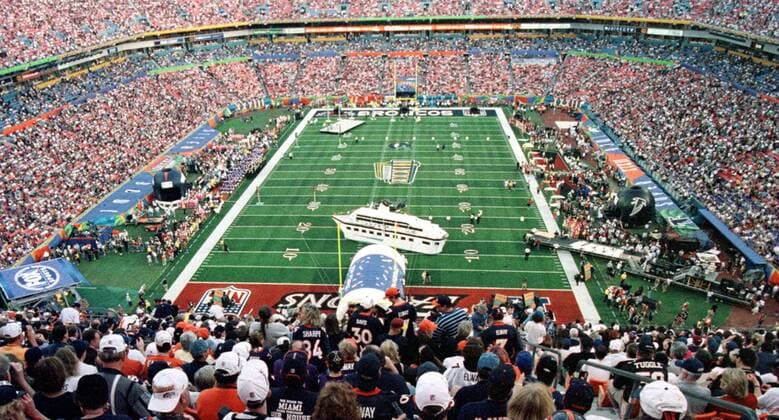 Das Pro Player Stadium in Miami während des Vorprogramms zum 33. Super Bowl 1999 - (SBP99013124) American Football Herren NFL 1998 1999, 33. Super Bowl, Superbowl XXXIII, Finale, Endspiel Totale Pro Player Stadium, Wettkampfstätte Miami American Football Herren NFL 1998 1999, 33. Super Bowl, Superbowl XXXIII, Finale, Endspiel Totale Pro Player Stadium, Wettkampfstätte Miami