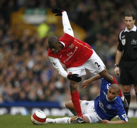 Vassiriki Abou Diaby (li., Arsenal) gegen James Vaughan (Everton) - EDITORIAL USE ONLY. No use with unauthorised audio, video, data, fixture lists, club league logos or live services. Online in-match use limited to 120 images, no video emulation. No use in betting, games or single club league player publications. Fußball Herren English Premier League 2006 2007, 1. Englische Liga, FC Everton - Arsenal FC London 1:0, Vdig Gruppe Liverpool Dynamik, Fußball Herren English Premier League 2006 2007, 1. Englische Liga, FC Everton - Arsenal FC London 1:0, Vdig Gruppe Liverpool Dynamik,