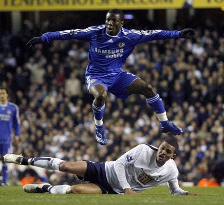 Shaun Wright Phillips (Chelsea) springt über Jermaine Jenas (Tottenham Hotspurs) - EDITORIAL USE ONLY. No use with unauthorised audio, video, data, fixture lists, club league logos or live services. Online in-match use limited to 120 images, no video emulation. No use in betting, games or single club league player publications. Fußball Herren FA Cup 2006 2007, Englischer Pokal, Pokalspiel, Tottenham Hotspur - Chelsea FC London 1:2, Spurs Gruppe London Dynamik, Fußball Herren FA Cup 2006 2007, Englischer Pokal, Pokalspiel, Tottenham Hotspur - Chelsea FC London 1:2, Spurs Gruppe London Dynamik,