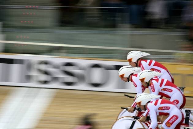 Casper Jörgensen, Jens Erik Madsen, Michael Mörköv und Alex Rasmussen (alle Dänemark) nehmen Fahrt auf - Radsport WM Herren WM 2007, Rad, Bahn, Halle, Indoor, Bahnrad, Bahnradsport, ,, Nationaltrikot Gruppe Palma de Mallorca Dynamik, Radsport WM Herren WM 2007, Rad, Bahn, Halle, Indoor, Bahnrad, Bahnradsport, ,, Nationaltrikot Gruppe Palma de Mallorca Dynamik,