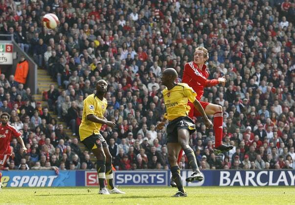 Peter Crouch (Liverpool, re.) erzielt das 2:0 gegen Vassiriki Abou Diaby (Mitte) und William Gallas (beide Arsenal) - EDITORIAL USE ONLY. No use with unauthorised audio, video, data, fixture lists, club league logos or live services. Online in-match use limited to 120 images, no video emulation. No use in betting, games or single club league player publications. Fußball Herren English Premier League 2006 2007, 1. Englische Liga, FC Liverpool - Arsenal FC London 4:1 Gruppe Liverpool Dynamik, Fußball Herren English Premier League 2006 2007, 1. Englische Liga, FC Liverpool - Arsenal FC London 4:1 Gruppe Liverpool Dynamik,