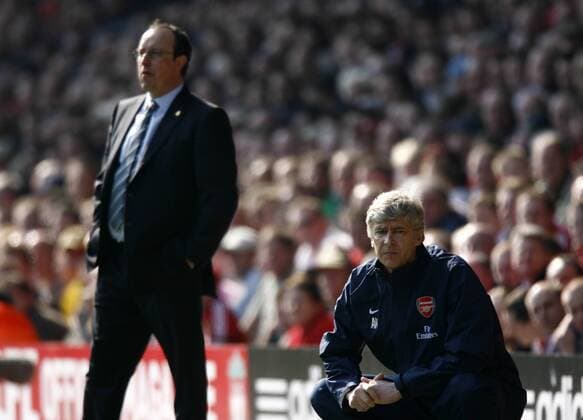 Trainer Arsene Wenger (Arsenal, re.) und Trainerkollege Rafael Benitez (Liverpool) - EDITORIAL USE ONLY. No use with unauthorised audio, video, data, fixture lists, club league logos or live services. Online in-match use limited to 120 images, no video emulation. No use in betting, games or single club league player publications. Fußball Herren English Premier League 2006 2007, 1. Englische Liga, FC Liverpool - Arsenal FC London 4:1 Gruppe Liverpool Fußball Herren English Premier League 2006 2007, 1. Englische Liga, FC Liverpool - Arsenal FC London 4:1 Gruppe Liverpool