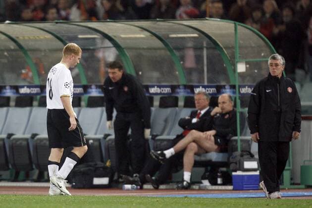 Paul Scholes (Manchester United) muss nach einer gelb roten Karte den Platz verlassen - EDITORIAL USE ONLY. No use with unauthorised audio, video, data, fixture lists, club league logos or live services. Online in-match use limited to 120 images, no video emulation. No use in betting, games or single club league player publications. Fußball EC 1 Herren Champions League 2006 2007, Manchester United, ManU Gruppe Rom Enttäuschung, Fußball EC 1 Herren Champions League 2006 2007, Manchester United, ManU Gruppe Rom Enttäuschung,
