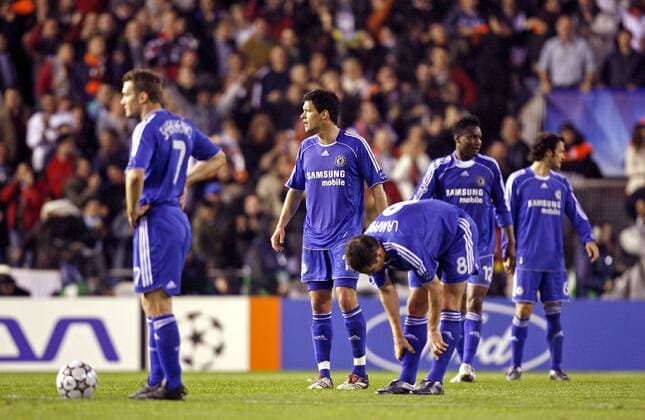 Enttäuschung beim FC Chelsea, v. li.: Andriy Shevchenko, Michael Ballack, Frank Lampard, John Obi Mikel, Ricardo Carvalho - EDITORIAL USE ONLY. No use with unauthorised audio, video, data, fixture lists, club league logos or live services. Online in-match use limited to 120 images, no video emulation. No use in betting, games or single club league player publications. Fußball EC 1 Herren Champions League 2006 2007, FC Chelsea London Gruppe Valencia Fußball EC 1 Herren Champions League 2006 2007, FC Chelsea London Gruppe Valencia