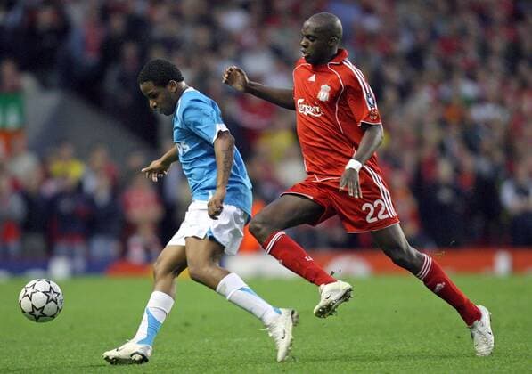 Jefferson Farfan (Eindhoven) gegen Mohamed Lamine Sissoko (Liverpool) - EDITORIAL USE ONLY. No use with unauthorised audio, video, data, fixture lists, club league logos or live services. Online in-match use limited to 120 images, no video emulation. No use in betting, games or single club league player publications. Fußball EC 1 Herren Champions League 2006 2007, FC Liverpool - PSV Eindhoven 1:0 Gruppe Liverpool Dynamik, Fußball EC 1 Herren Champions League 2006 2007, FC Liverpool - PSV Eindhoven 1:0 Gruppe Liverpool Dynamik,