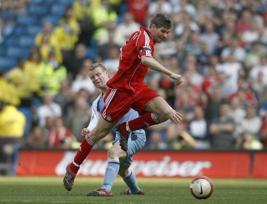 Steven Gerrard (Liverpool, li.) gegen Michael Ball (Manchester City) - EDITORIAL USE ONLY. No use with unauthorised audio, video, data, fixture lists, club league logos or live services. Online in-match use limited to 120 images, no video emulation. No use in betting, games or single club league player publications. Fußball Herren English Premier League 2006 2007, 1. Englische Liga, Manchester City - Liverpool FC 0:0 Gruppe Manchester Dynamik, Fußball Herren English Premier League 2006 2007, 1. Englische Liga, Manchester City - Liverpool FC 0:0 Gruppe Manchester Dynamik,