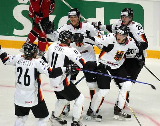 Torjubel Deutschland - Eishockey WM Herren Weltmeisterschaft 2007, Länderspiel, Nationalmannschaft, Nationaltrikot Gruppe Mytischi, Moskau Freude, Begeisterung, Eishockey WM Herren Weltmeisterschaft 2007, Länderspiel, Nationalmannschaft, Nationaltrikot Gruppe Mytischi, Moskau Freude, Begeisterung,