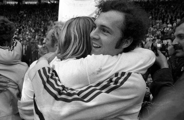 Europameister 1972 BR Deutschland: Franz Beckenbauer (re.) und Günter Netzer - Siegesjubel Fußball Länderspiel Herren EM 1972, Nationalmannschaft, BRD, Finale Endspiel Vneg Vsw Gruppe Brüssel Freude, Begeisterung, Fußball Länderspiel Herren EM 1972, Nationalmannschaft, BRD, Finale Endspiel Vneg Vsw Gruppe Brüssel Freude, Begeisterung,