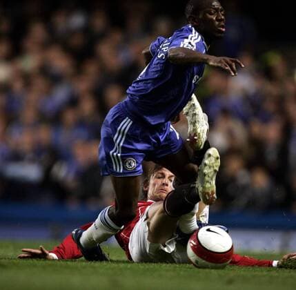Shaun Wright Phillips (Chelsea, vorn) gegen Gabriel Heinze (Manchester United) - Fußball Herren English Premier League 2006 2007, 1. Englische Liga, Chelsea FC London - Manchester United 0:0, ManU Gruppe London Dynamik, Kampf, Fußball Herren English Premier League 2006 2007, 1. Englische Liga, Chelsea FC London - Manchester United 0:0, ManU Gruppe London Dynamik, Kampf,