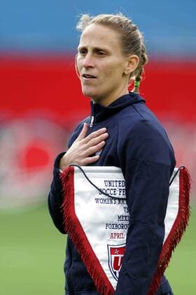 Kristine Lilly (USA) - Nationalhymne - (Icon918b92315) Fußball Länderspiel Damen Freundschaftsspiel 2007, Test, Testspiel, Nationalteam, Frauen, Frauenfußball Porträt Foxboro Fußball Länderspiel Damen Freundschaftsspiel 2007, Test, Testspiel, Nationalteam, Frauen, Frauenfußball Porträt Foxboro EDITORIAL USE ONLY