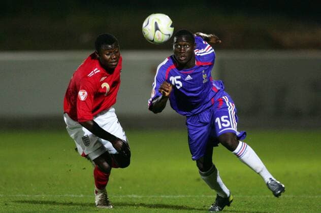 Henri Saivet (Frankreich U17, re.) gegen Seth Ofori Twumasi (England U17) - (pan20172) Fußball EM Herren U 17 Europameisterschaft 2007, Länderspiel, Nationalteam, Nachwuchs, Jugend, Junioren, Halbfinale Gruppe Tubize Dynamik, Fußball EM Herren U 17 Europameisterschaft 2007, Länderspiel, Nationalteam, Nachwuchs, Jugend, Junioren, Halbfinale Gruppe Tubize Dynamik,