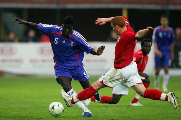 Alfred N Diaye (Frankreich U17, li.) gegen Michael Woods (England U17) - (pan20172) Fußball EM Herren U 17 Europameisterschaft 2007, Länderspiel, Nationalteam, Nachwuchs, Jugend, Junioren, Halbfinale Gruppe Tubize Dynamik, Fußball EM Herren U 17 Europameisterschaft 2007, Länderspiel, Nationalteam, Nachwuchs, Jugend, Junioren, Halbfinale Gruppe Tubize Dynamik,