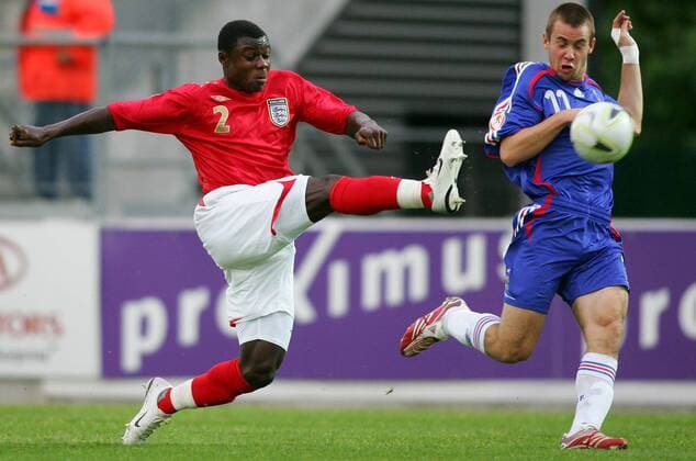 Thibault Bourgeois (Frankreich U17, re.) gegen Seth Ofori Twumasi (England U17) - (pan20172) Fußball EM Herren U 17 Europameisterschaft 2007, Länderspiel, Nationalteam, Nachwuchs, Jugend, Junioren, Halbfinale Gruppe Tubize Dynamik, Fußball EM Herren U 17 Europameisterschaft 2007, Länderspiel, Nationalteam, Nachwuchs, Jugend, Junioren, Halbfinale Gruppe Tubize Dynamik,